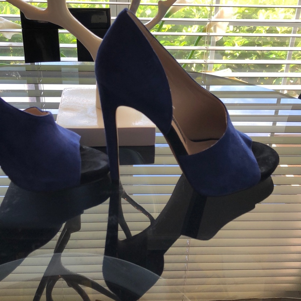 Shoes - Picture 4 of 5